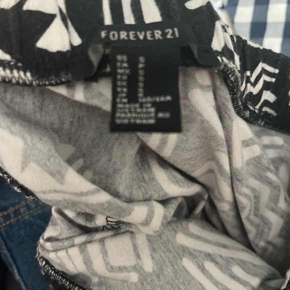 EUC Black and White Detail Flowy Mini Skirt - Picture 4 of 4